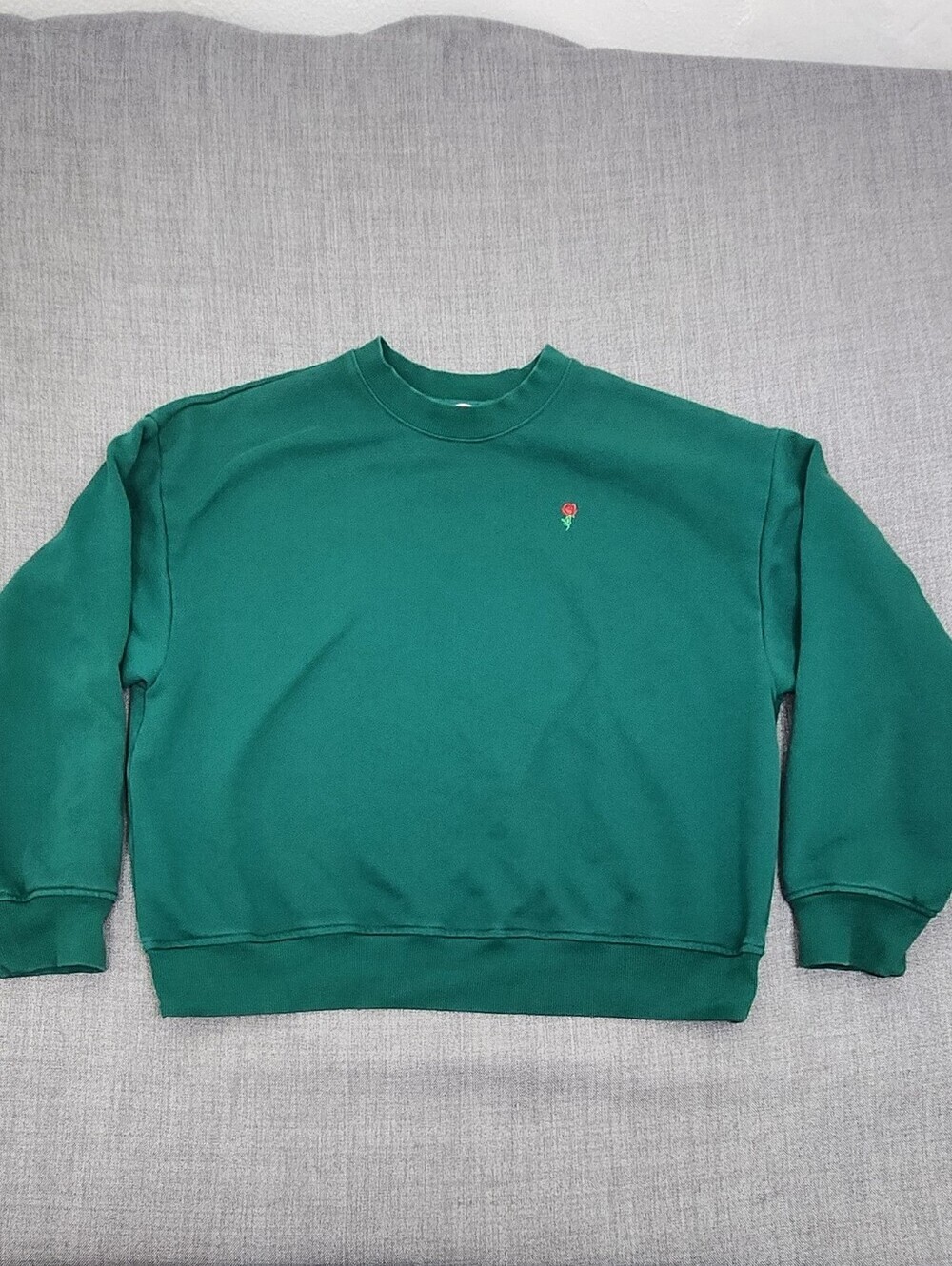 Victoria Secret Green Crewneck Embroidered Rose Logo. Medium - Picture 2 of 9